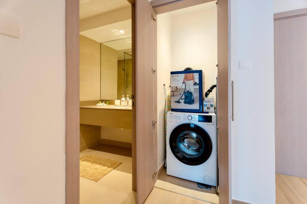 Apartment 1br Stylish Luxury Modern Yas Island 427we B10