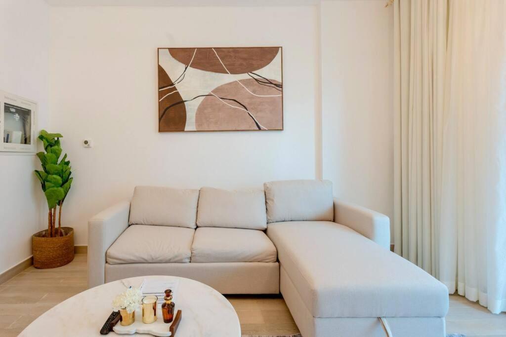 1br Stylish Luxury Modern Yas Island 427we B10 Apartment